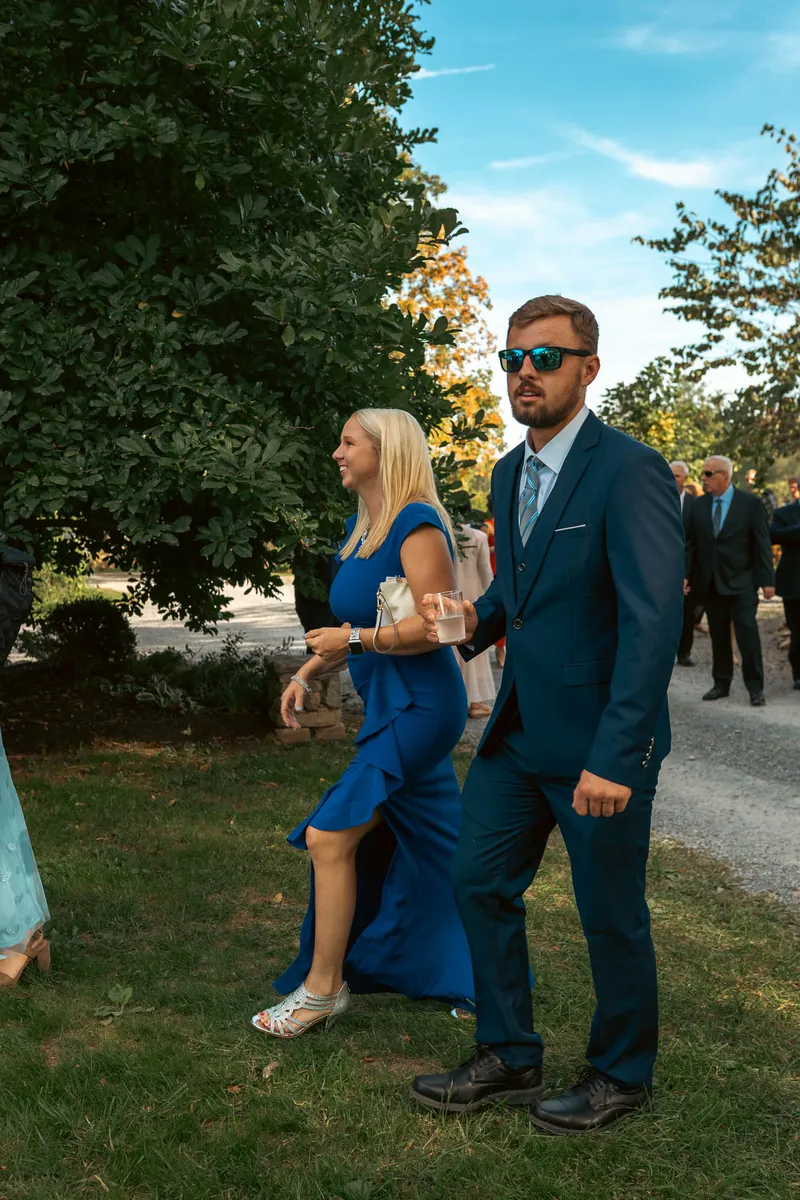 Guests arriving in the sunshine — Loudoun County